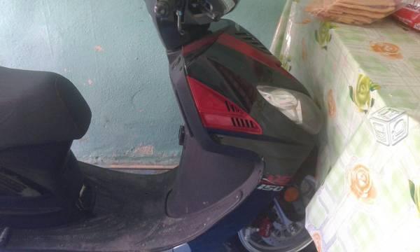 Se vende moto italika -15