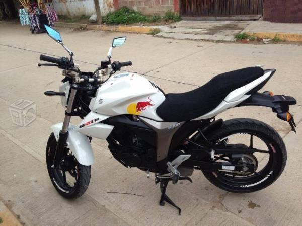 Motocicleta suzuki gixxer -16