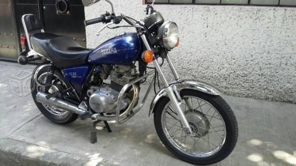 Motocicleta yamaha -04