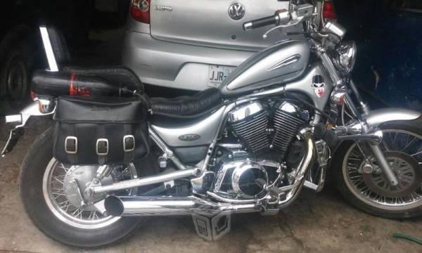 Flamante suzuki intruder 800 original -03