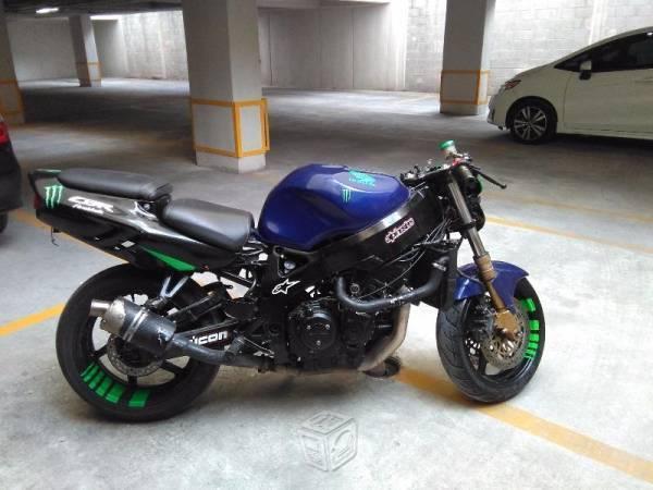 HONDA CBR 900cc cambio por cc. menor -97