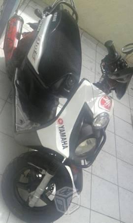 Bonita moto yamaha biwis -11