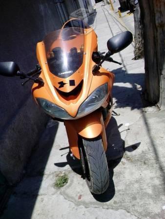 Moto Kawasaki zx10r -05