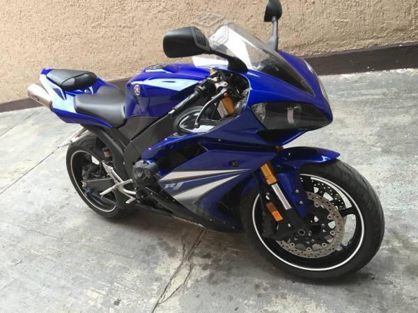 Yamaha R1 Con Equipo -08