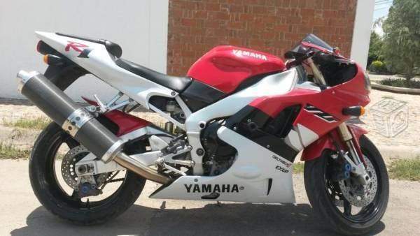 Moto Yamaha R1 -00