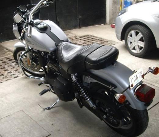 Motocicleta Dyna Harley Davidson -01