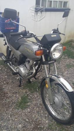 Motocicleta honda -16