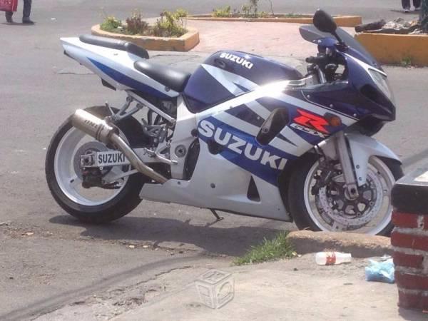 Suzuki GSX 600cc como nueva -01