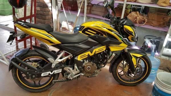 Pulsar edicion especial con extras -15