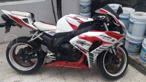 Busco: Honda cbr 1000rr año 05