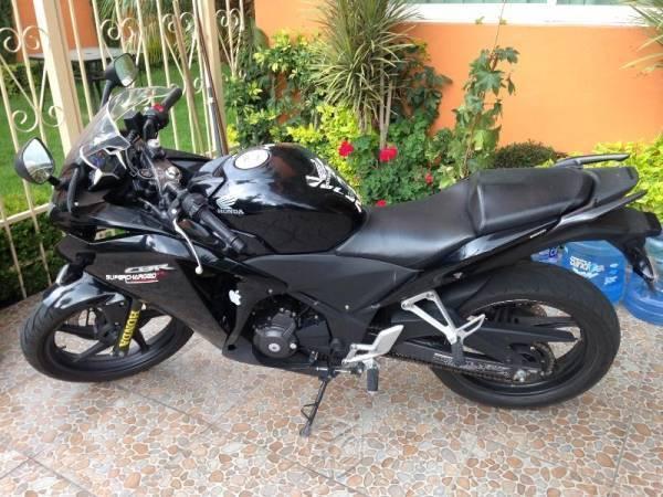 Honda CBR 250r asegurada