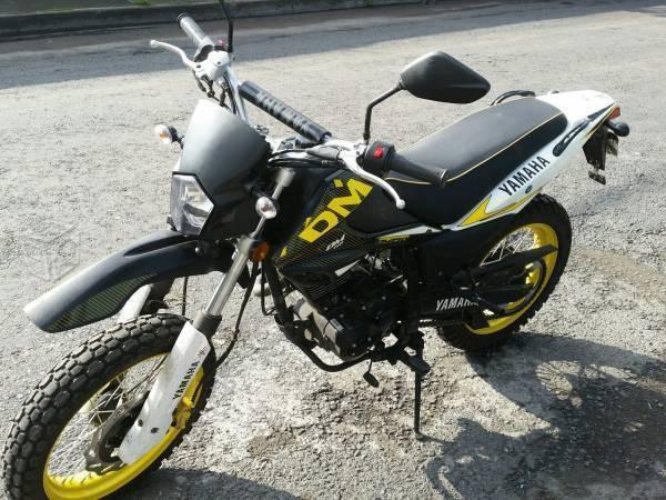 Motocicleta italika dm150 -15