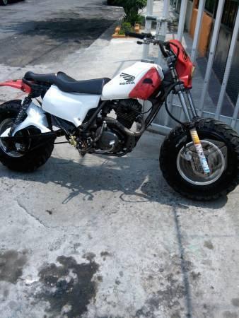 Honda todo terreno 200cc -83