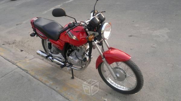 Moto Suzuki EN125 -13