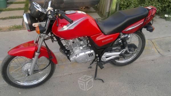 Moto Suzuki EN125 -13