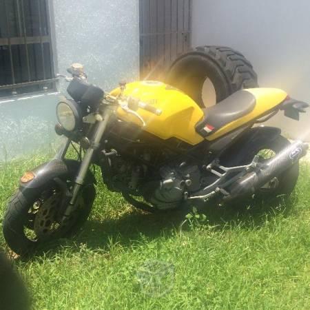 Motocicleta ducati monster -01