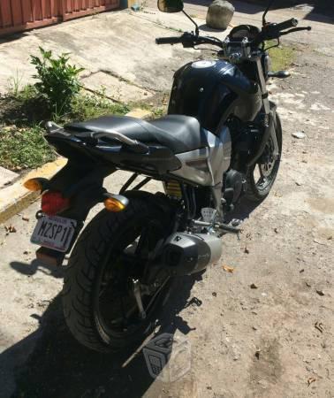 Moto Yamaha FZr