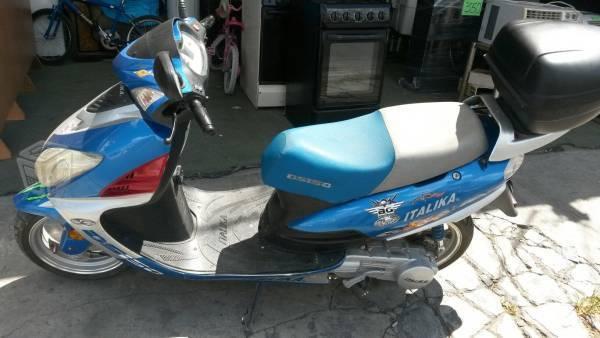 Motocicleta italika ds150 -15