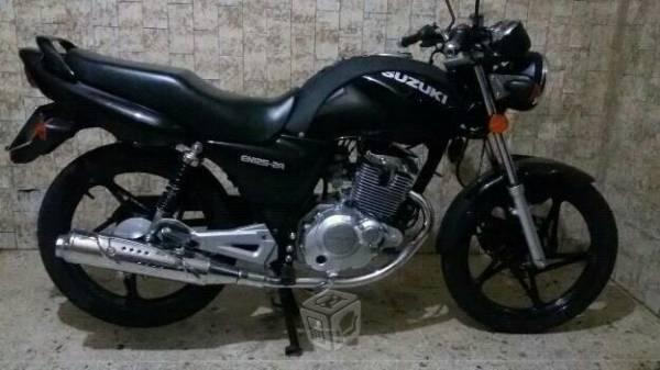 Suzuki . EN125 2A