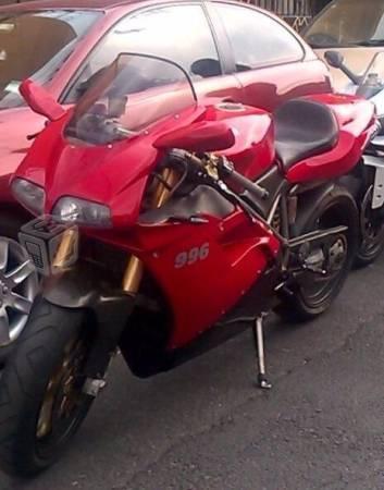 Ducati 996 con equipo especial -00