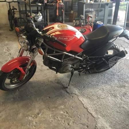 Ducati monster 696 -03