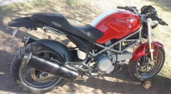 Ducati monster 696 -03
