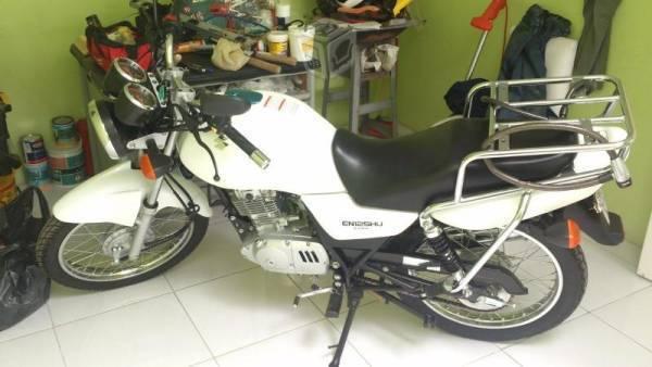 Motocicleta Suzuki 125 -13