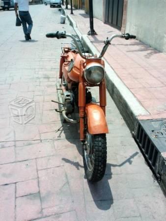 Motocicleta Ya -68