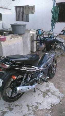 Motocicleta Yamaha -12