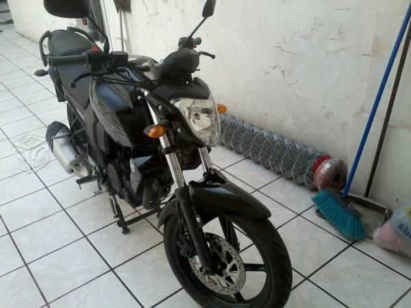 Moto Yamaha -14