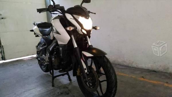 Moto pulsar NS 200 con placa checala -16