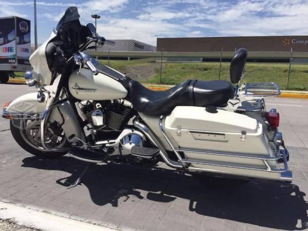 Harley Davidson RoadKing Police -04
