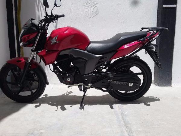 Motocicleta Honda CB150 INVICTA -15