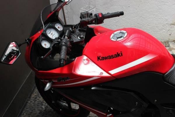 Moto Kawasaki Ninja 250R -12