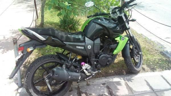 Motocicleta yamaha FZ6 -13