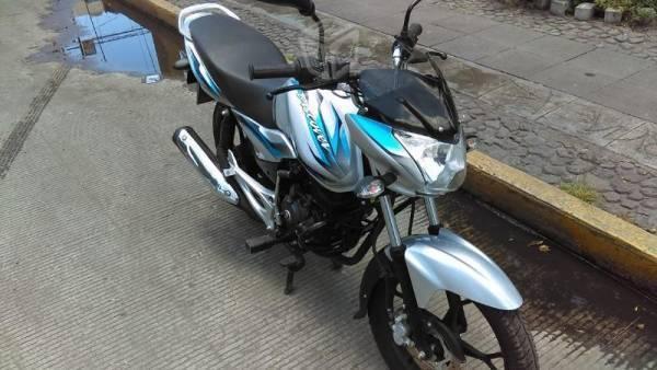 Bonita moto Bajaj Discover 125cc -15