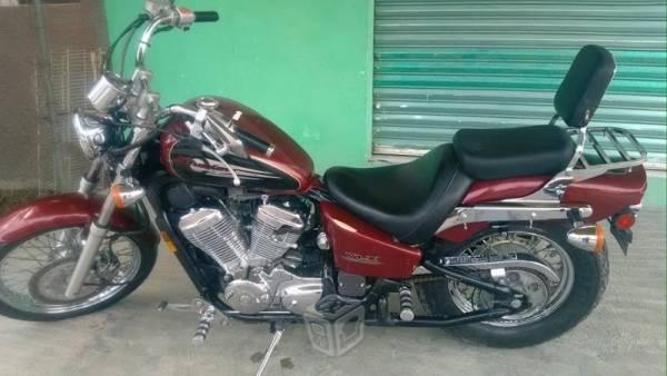 Motocicleta honda shadow 600 -00