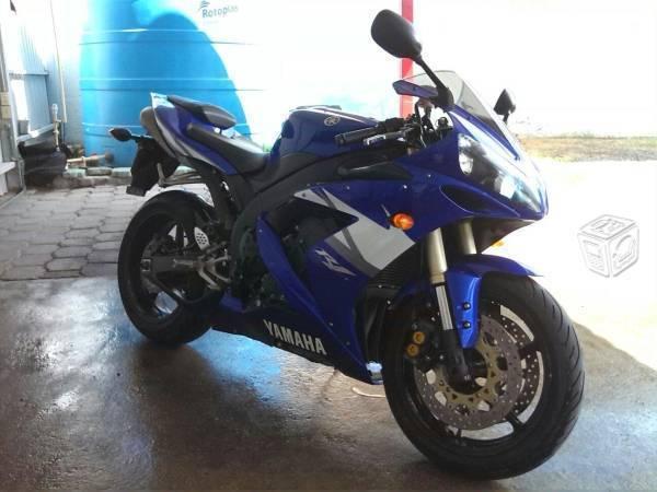 Yamaha R1 contestó whats -05