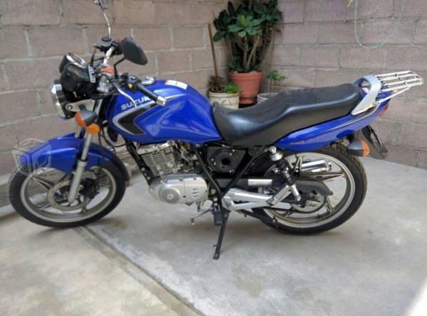 Moto suzuki EN125-2A -09